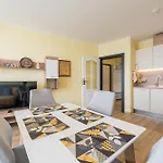 Cozy Sea View & Parking Apartament