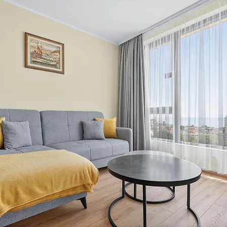 Cozy Sea View & Parking Varna