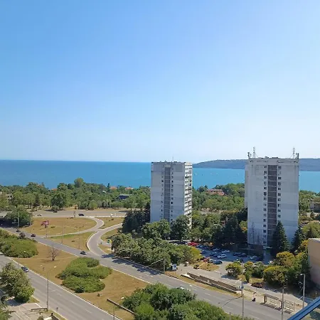 Lägenhet Cozy Sea View & Parking Varna