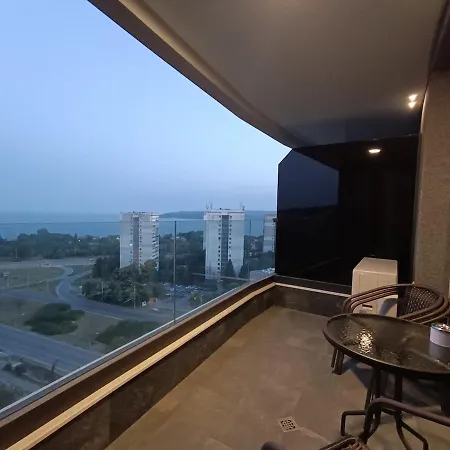 Cozy Sea View & Parking Apartment *