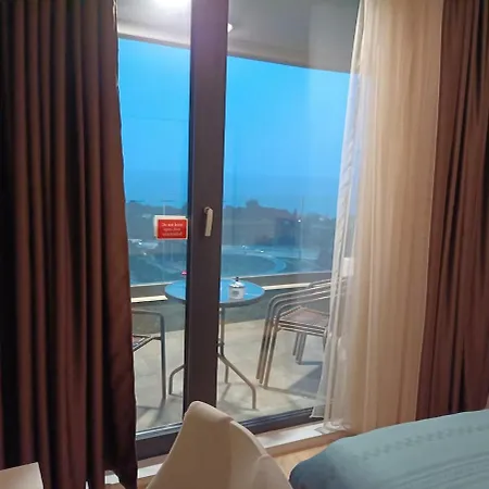 Cozy Sea View & Parking Lägenhet Varna