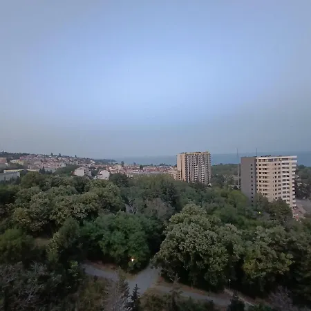 Lägenhet Cozy Sea View & Parking Varna