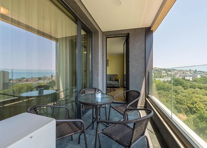Cozy Sea View Varna&parking Apartament