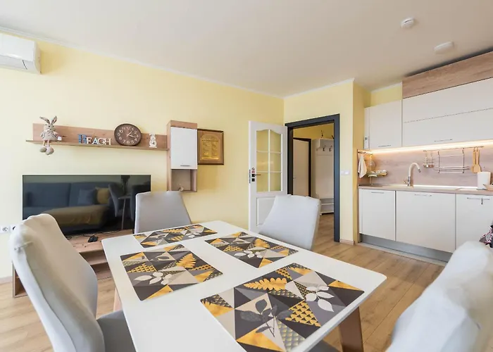 Cozy Sea View & Parking Apartment