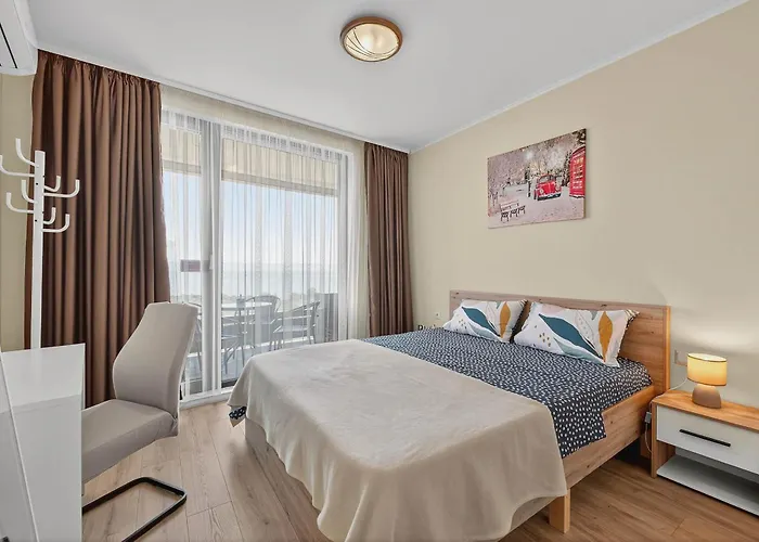 Cozy Sea View Varna&parking Apartament *