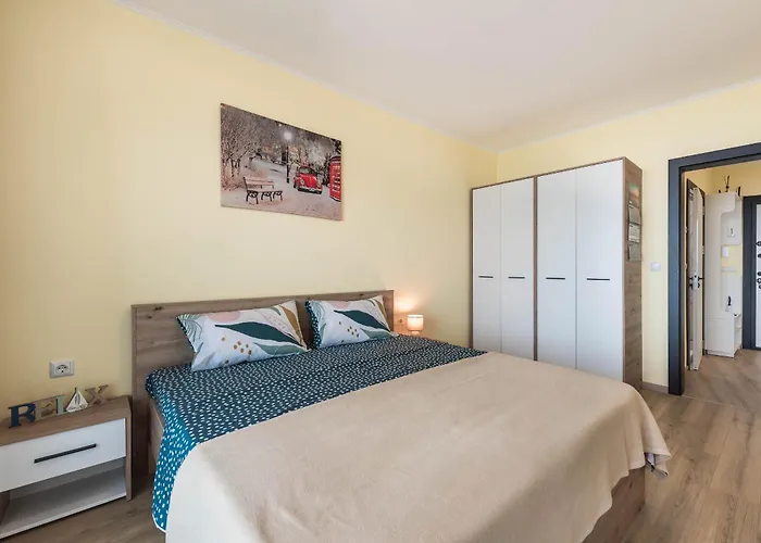 Cozy Sea View Varna&parking Apartament *