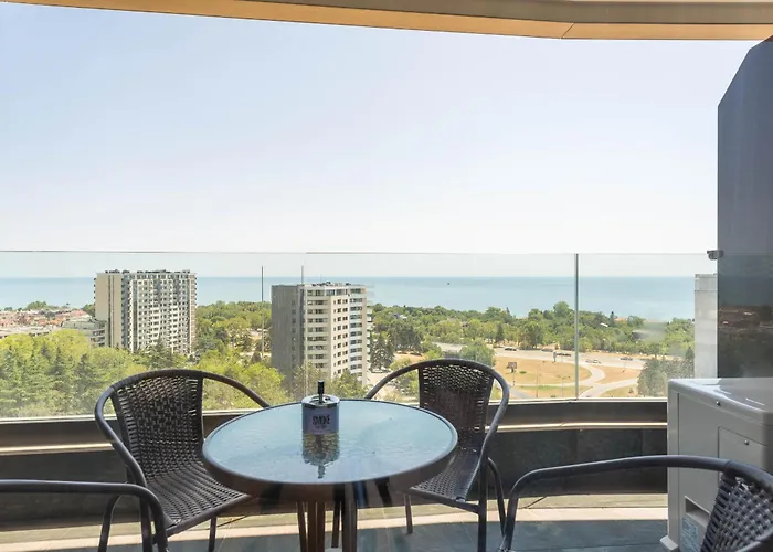 Cozy Sea View & Parking Apartment