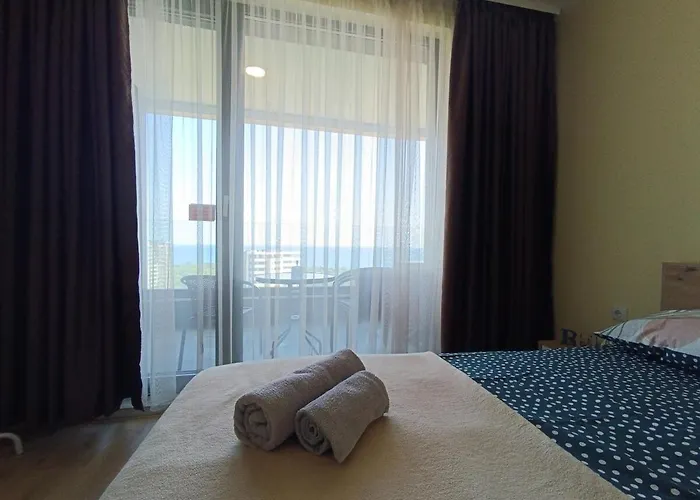 Cozy Sea View Varna&parking Apartament *
