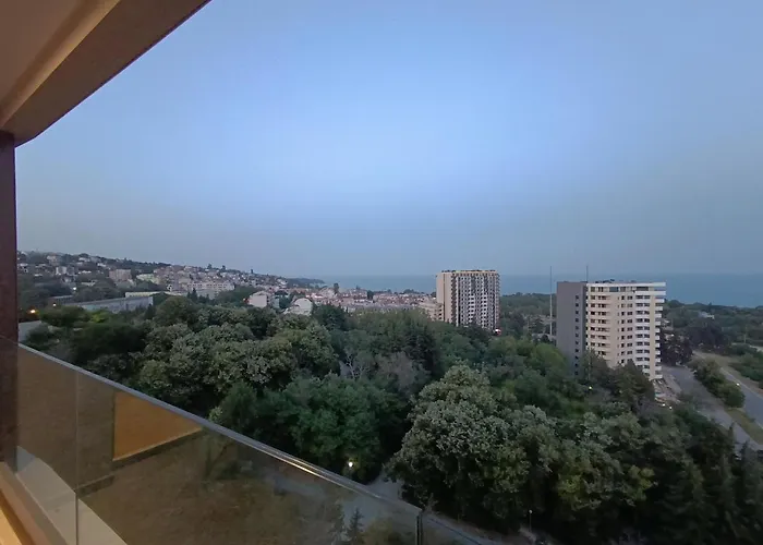 Cozy Sea View Varna&parking *