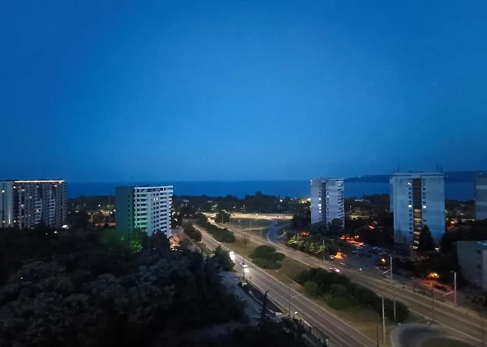 Cozy Sea View Varna&parking Apartament