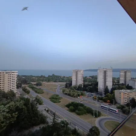 Cozy Sea View & Parking Varna